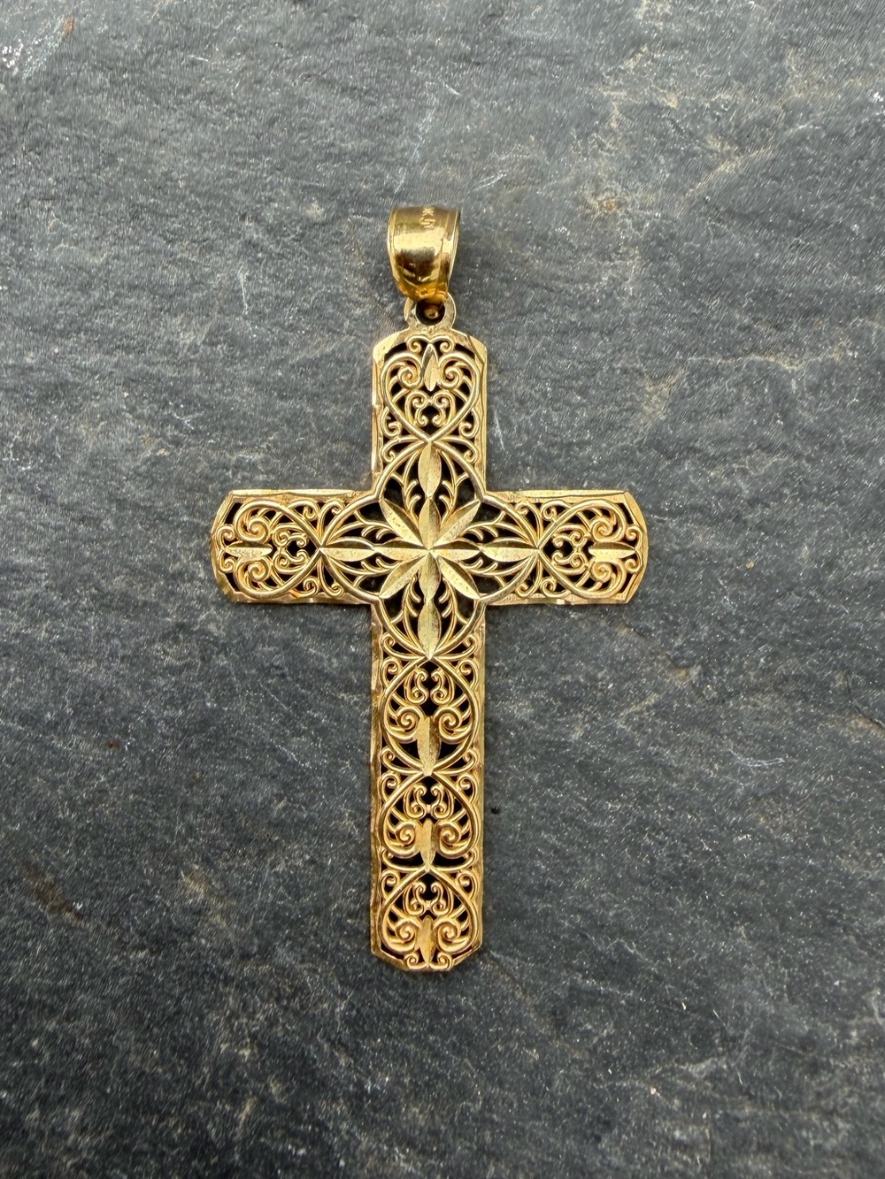 Estate 10 Karat Gold Filigree Cross Pendant 2g
